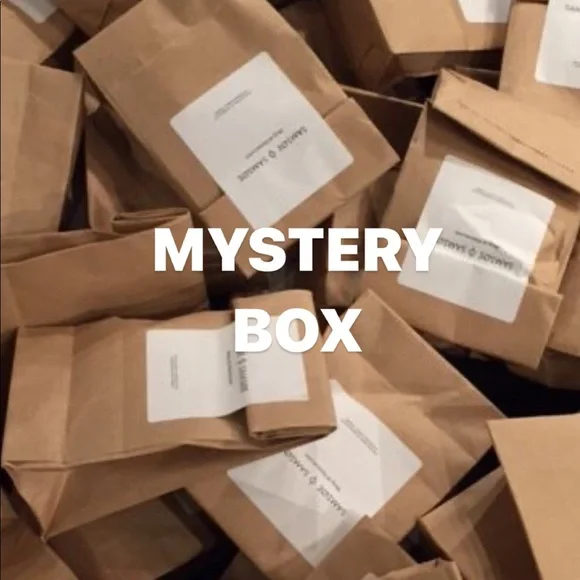 SOLD OUT ❌ LARGE CURATED BOX 📦📦📦📦 - Picture 2 of 2